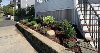 Spacious & Sunny Pet-Friendly Home in an Historic New England Lakeside Town