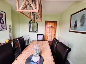 Dining - Bright and spacious 3 bedroom house, near M90, 20 min from Edinburgh (Rosyth)