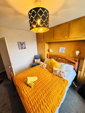 3 bedrooms, iron/ironing board, travel cot, free WiFi