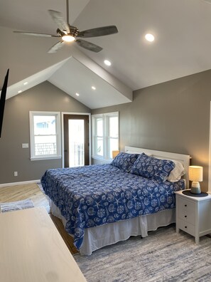 5 bedrooms, desk, WiFi, bed sheets - Brand New Luxury (Long Beach)