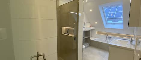Badekar, hårtørrer, håndklæder, Sæbe