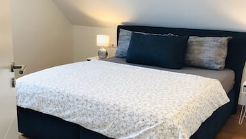 3 bedrooms, travel crib, free WiFi, bed sheets
