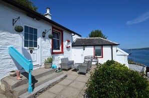 Exterior - Arthur's Seat,  elevated cottage, sea views (Dunoon)