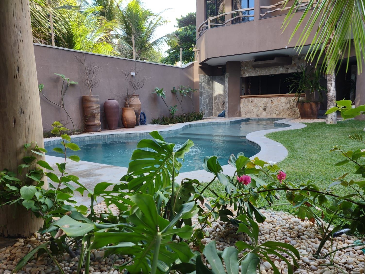 2 indoor pools, outdoor pool
