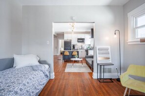 1 chambre, bureau, fer et planche à repasser, Wi-Fi gratuit