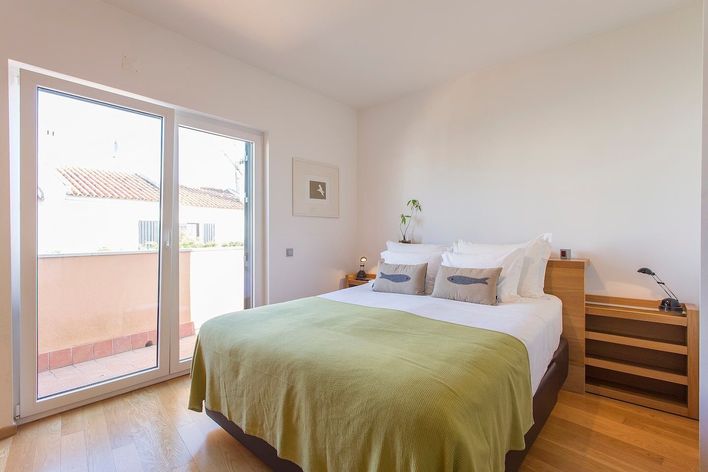 3 slaapkamers, een strijkplank/strijkijzer, internet, beddengoed