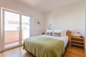 3 chambres, fer et planche à repasser, accès Internet, draps fournis