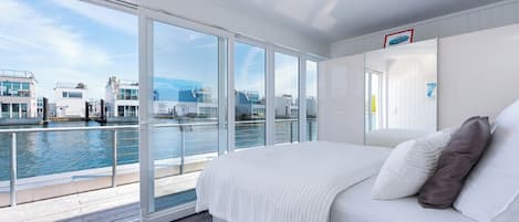 2 bedrooms, iron/ironing board, free WiFi