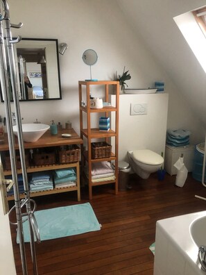 Bathtub, towels, soap, toilet paper