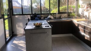 茶具/咖啡用具、冰箱、微波炉、烤箱