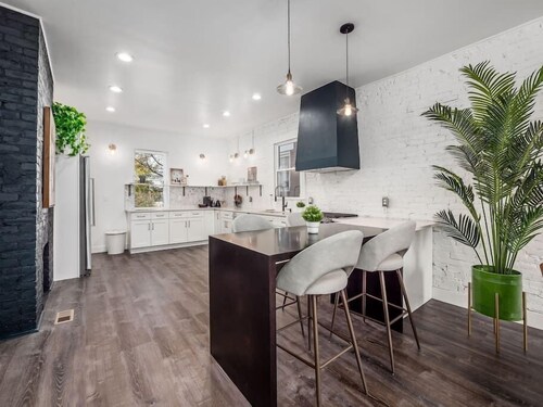 Downtown Columbus Historic Luxury Home - Sleeps 14, Near OSU & Convention Center