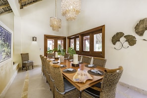 Villa Club | Matsal