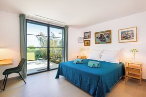 5 bedrooms, iron/ironing board, travel cot, free WiFi