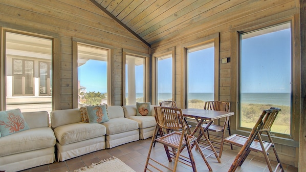 Villa, 4 Bedrooms | Living room