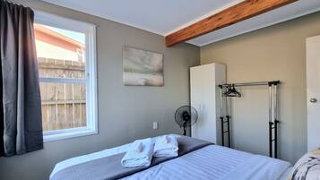 2 dormitorios, tabla de planchar con plancha, wifi gratis y ropa de cama