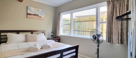 2 bedrooms, iron/ironing board, free WiFi, bed sheets