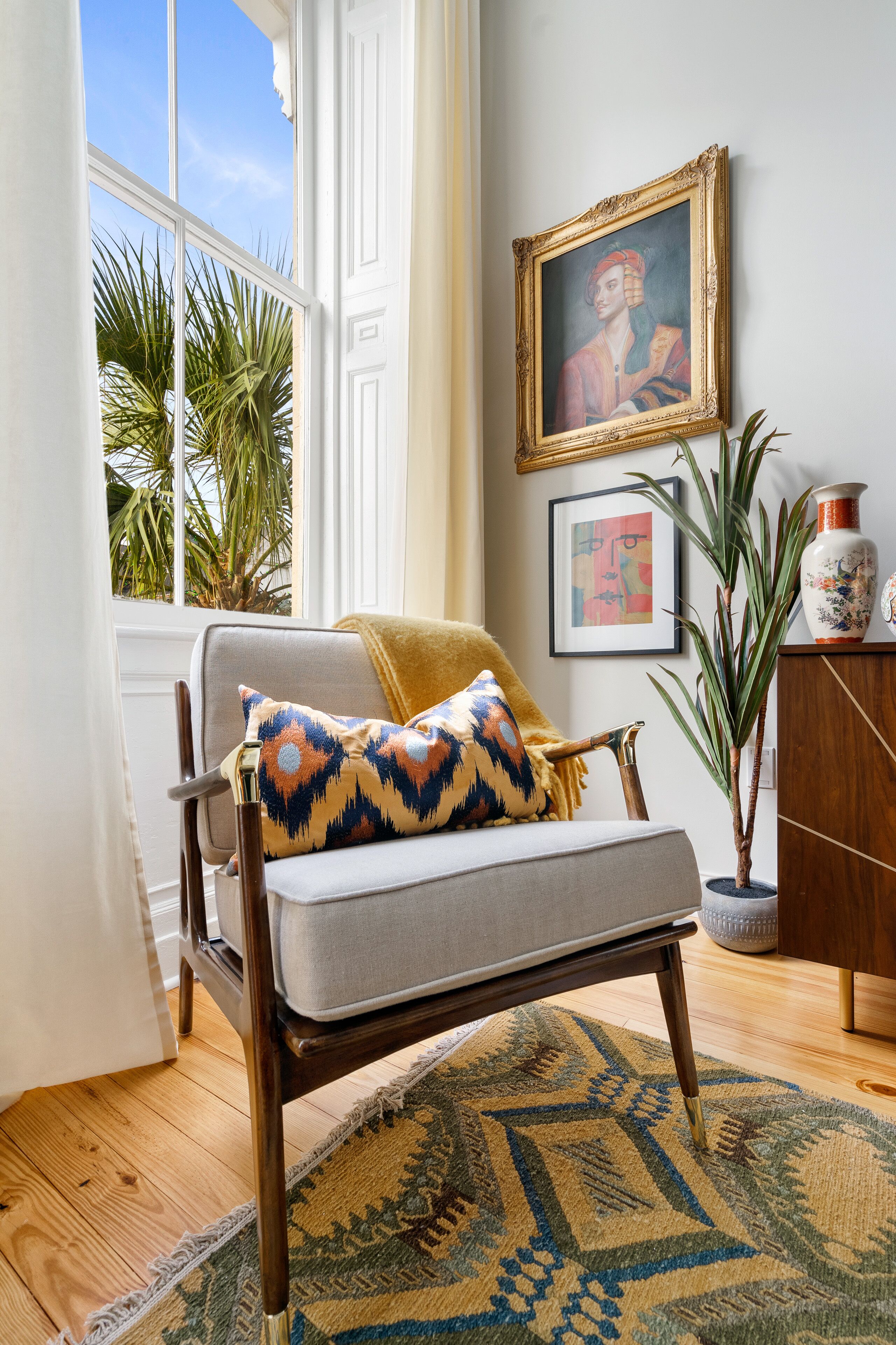 Televisión y chimenea 