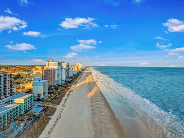 Beach nearby, sun loungers, beach towels