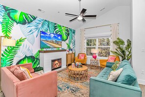 Een smart-tv, een open haard, videogames en een tafeltennistafel