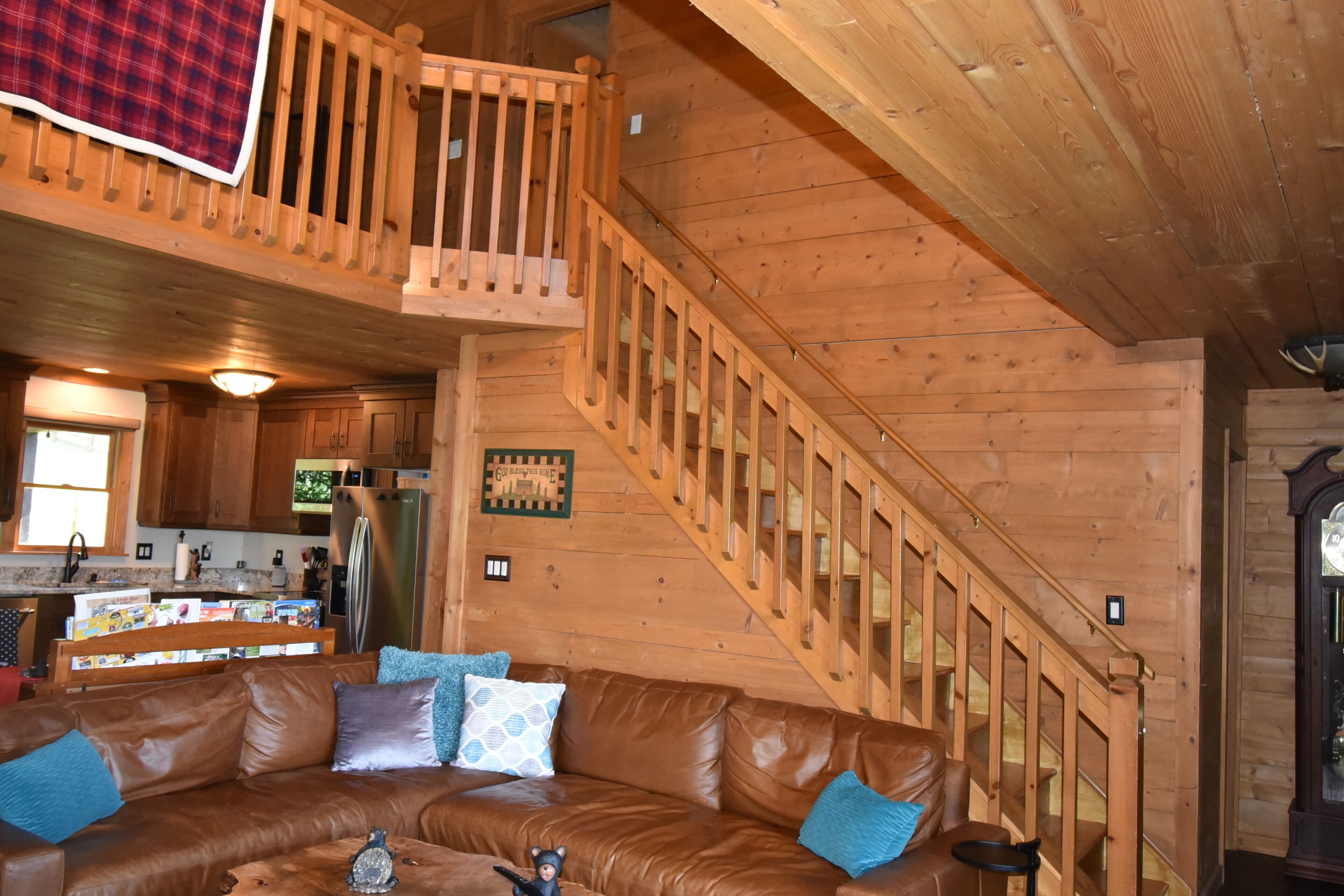 Smart TV, fireplace, books, music library