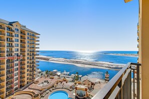 Property grounds - The Dolphin Suite - 2 Water-View Balconies, WiFi, W/D, AC, Pools, Hot Tubs & Gym (Destin)