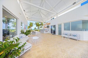 Terrace/patio - My happy place, this beach condo! (Noord)