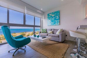 TV - My happy place, this beach condo! (Noord)