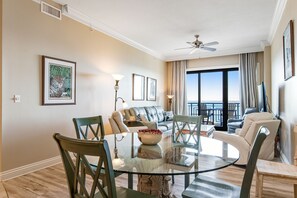 Dining - Penthouse condo Emerald Grande with pools, hot tubs, gym - water-view balconies (Destin)