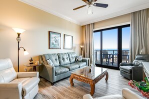 TV, DVD player - Penthouse condo Emerald Grande with pools, hot tubs, gym - water-view balconies (Destin)
