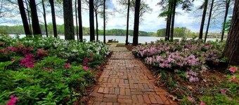 Lake Oconee Breathtaking Sunsets and Tons of Lake Frontage