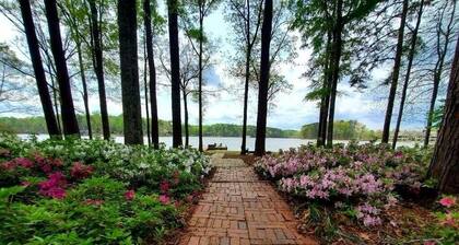 Lake Oconee Breathtaking Sunsets and Tons of Lake Frontage