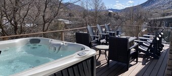 Hot Tub & Fire-Pit on the River with Mountain Views, Minutes to Downtown
