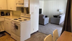 Private kitchen - 2nd floor apartment in 4plex, excellent internet, clean, spacious, private (Idaho Falls)