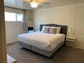 2 bedrooms, iron/ironing board, free WiFi, bed sheets - 2nd floor apartment in 4plex, excellent internet, clean, spacious, private (Idaho Falls)