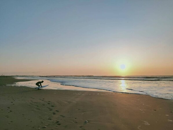 Private beach nearby, white sand - Narita Airport Samurai Hostel (Kujukuri)