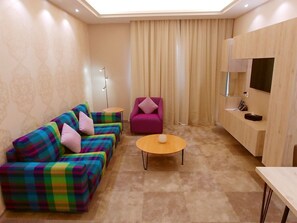 Living area - Maximus Hotel (Blat)
