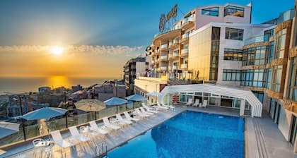 Maximus Hotel