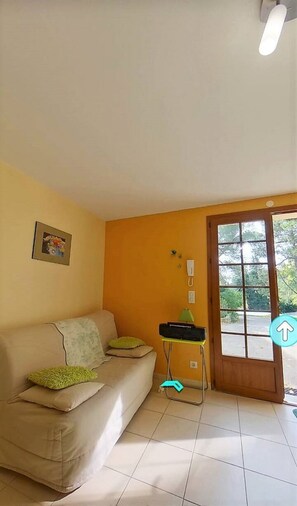 Interior - LE TITUS: Quiet & popular place; Swimming pool, scrubland, Provence... (Nîmes)