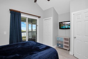 2 habitaciones, tabla de planchar con plancha y cuna de viaje 