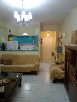 Apartment, 2 Queen Beds | 2 bedrooms, iron/ironing board, free WiFi, bed sheets - Stunning 2-bed Apartment in Kalamata (Kalamata)