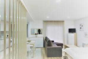 Deluxe Studio | Living area | TV - Imperial Apartment (Braga)