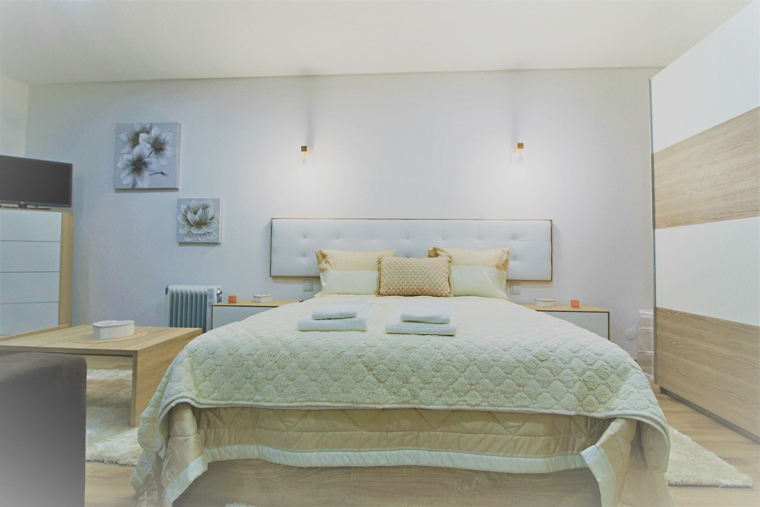 Deluxe Studio | Kalis bunyi, seterika/papan seterika, Wi-fi percuma, cadar katil 