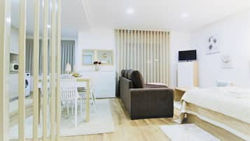 Deluxe Studio | Living area