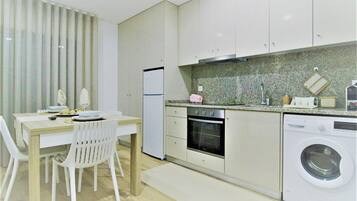 Familienapartment, 2 Schlafzimmer | Eigene Küche | Kühlschrank, Ofen, Wasserkocher mit Kaffee-/Teezubehör