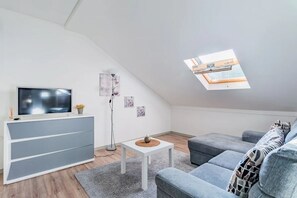 TV - Imperial Apartment (Braga)