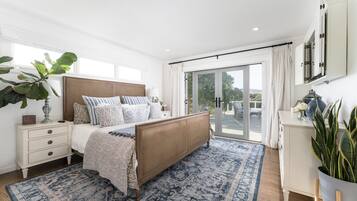 5 間睡房、書桌、熨斗/熨衫板、可攜式嬰兒床