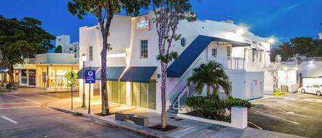 Vista frontal de la propiedad