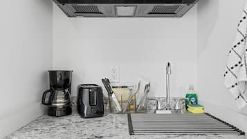 Deluxe Studio | Coffee and/or coffee maker