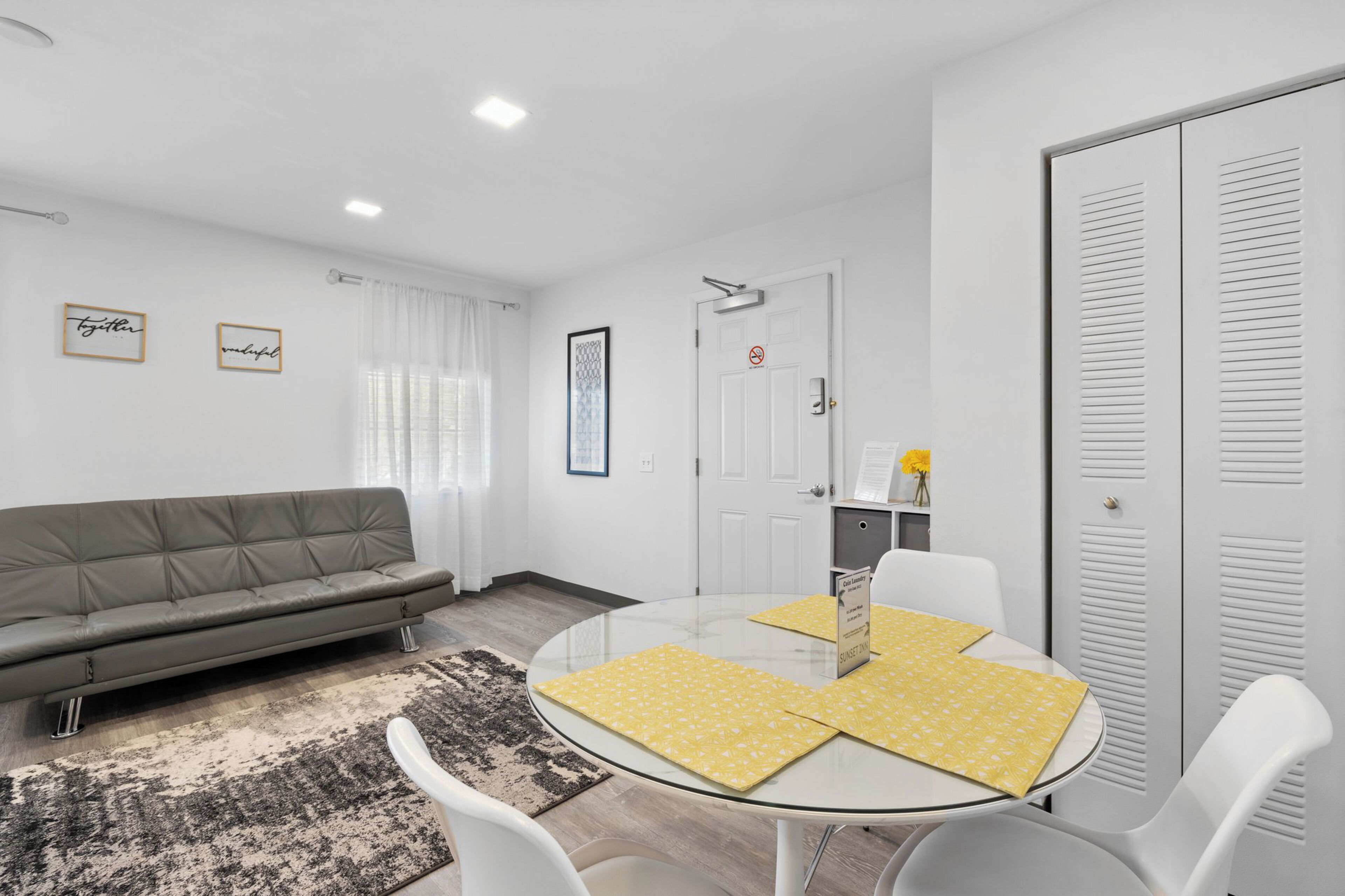 Estudio Deluxe | Servicio a la habitación