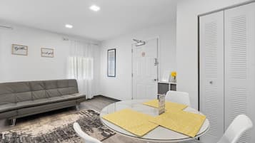 Deluxe-studiolejlighed | Spisning på værelset